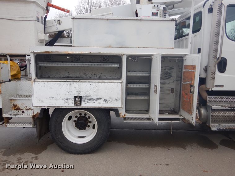 image for item GB9823 2009 Freightliner Business Class M2 bucket truck