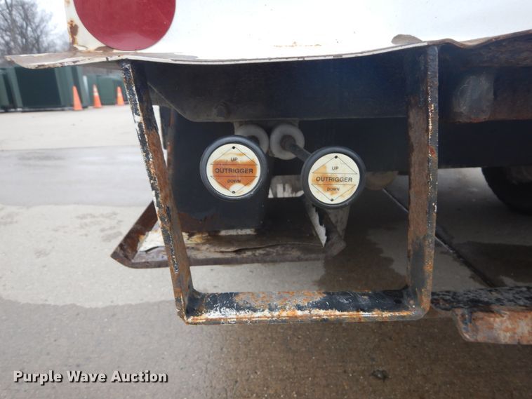 image for item GB9823 2009 Freightliner Business Class M2 bucket truck