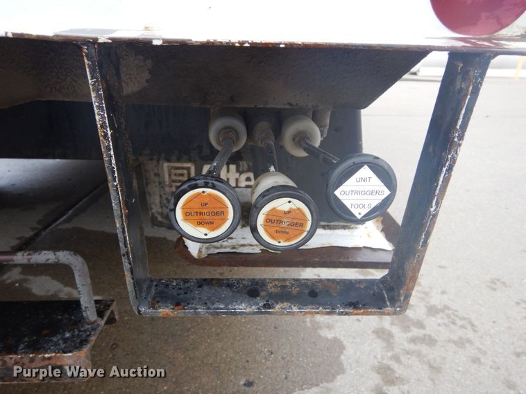 image for item GB9823 2009 Freightliner Business Class M2 bucket truck