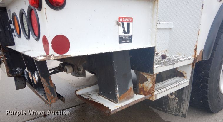 image for item GB9823 2009 Freightliner Business Class M2 bucket truck