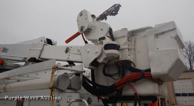 image for item GB9823 2009 Freightliner Business Class M2 bucket truck