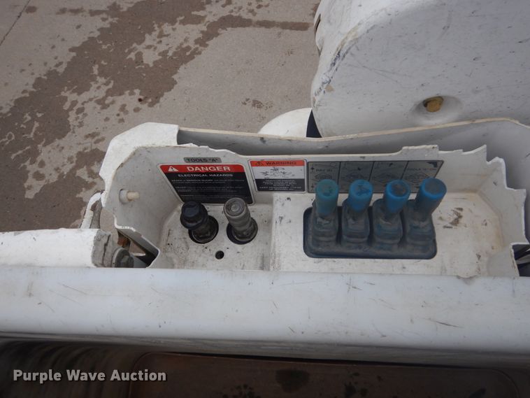 image for item GB9823 2009 Freightliner Business Class M2 bucket truck