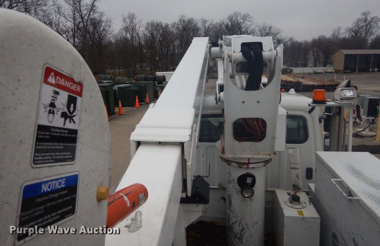 image for item GB9823 2009 Freightliner Business Class M2 bucket truck