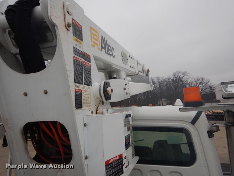 image for item GB9823 2009 Freightliner Business Class M2 bucket truck