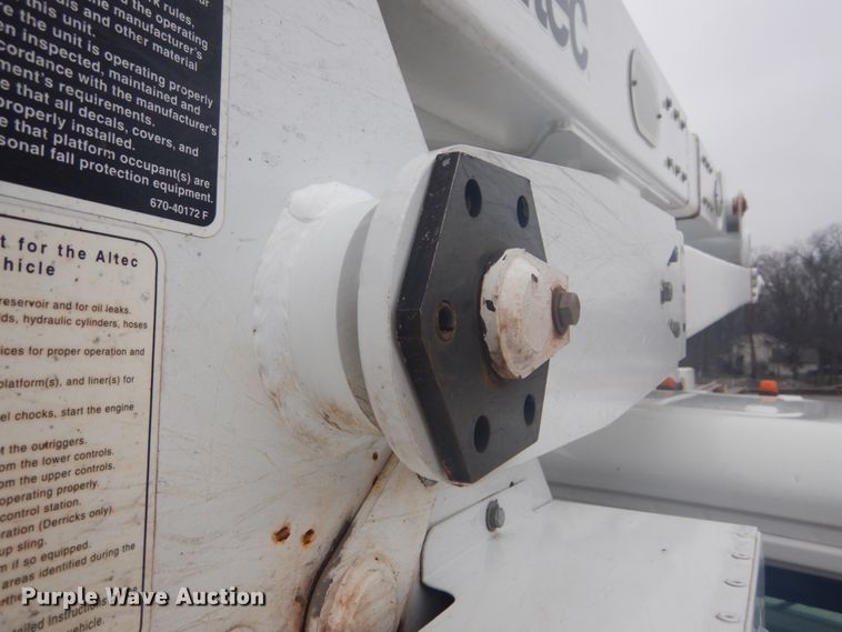 image for item GB9823 2009 Freightliner Business Class M2 bucket truck