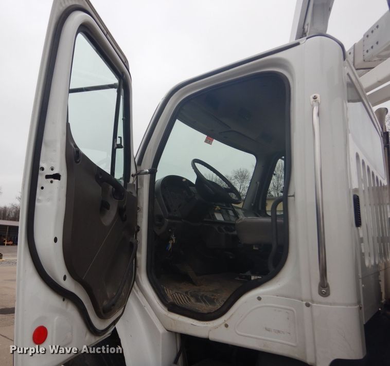 image for item GB9823 2009 Freightliner Business Class M2 bucket truck