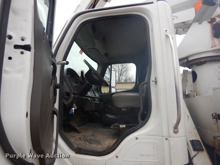 image for item GB9823 2009 Freightliner Business Class M2 bucket truck