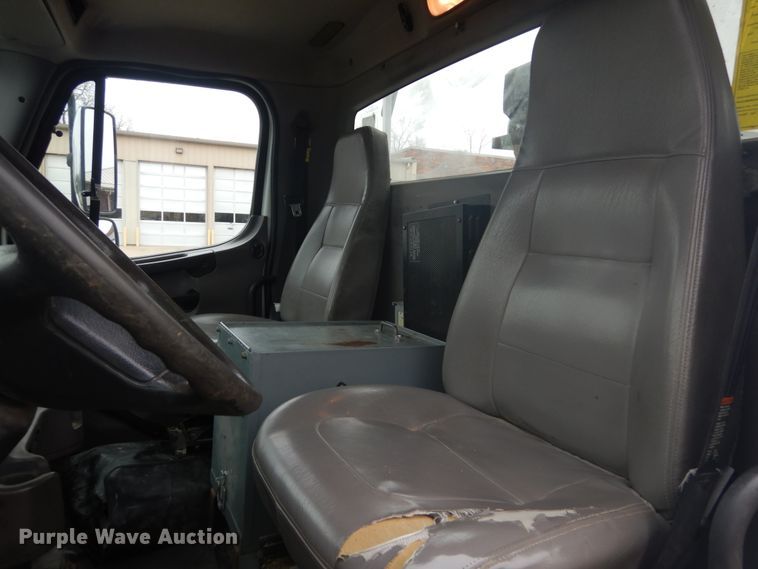 image for item GB9823 2009 Freightliner Business Class M2 bucket truck