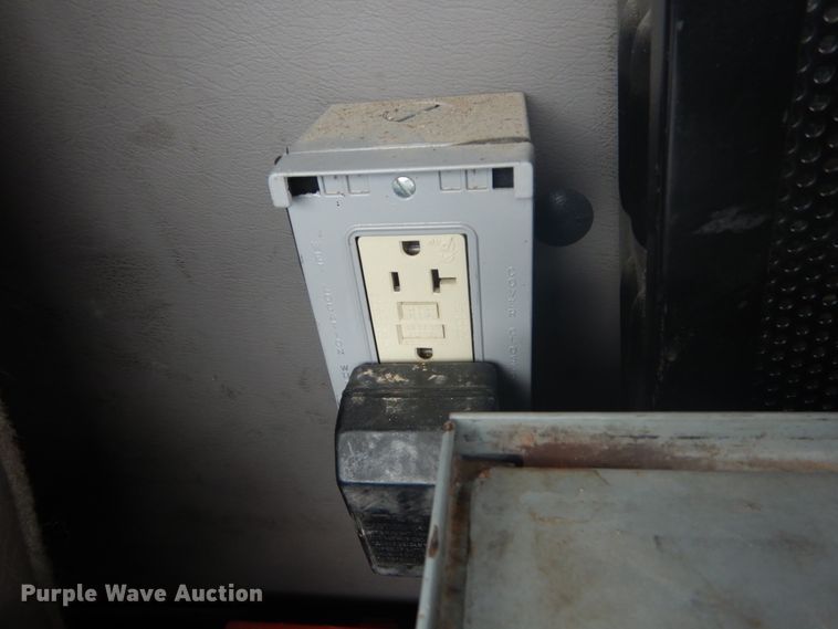 image for item GB9823 2009 Freightliner Business Class M2 bucket truck