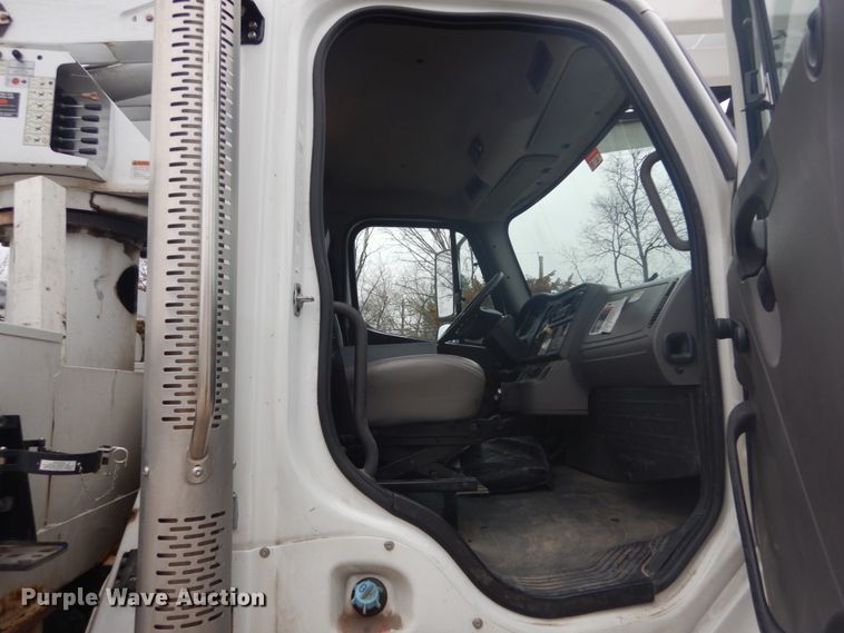 image for item GB9823 2009 Freightliner Business Class M2 bucket truck