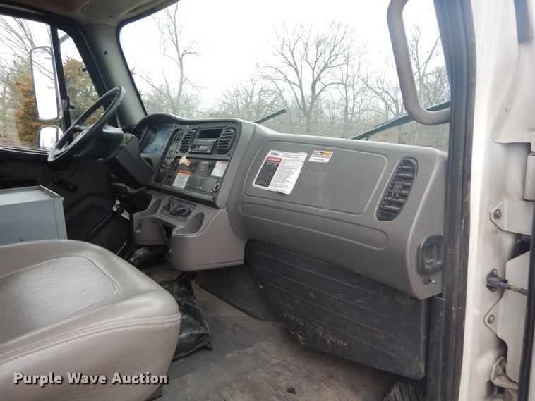 image for item GB9823 2009 Freightliner Business Class M2 bucket truck