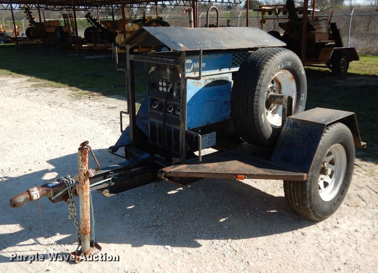 image for item GE9251 Miller Bobcat 225G welder