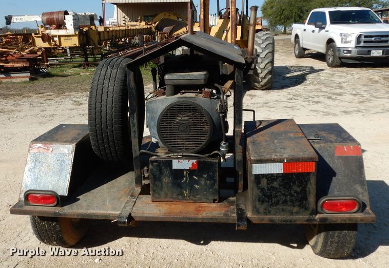 image for item GE9251 Miller Bobcat 225G welder