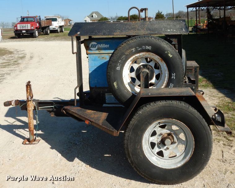 image for item GE9251 Miller Bobcat 225G welder