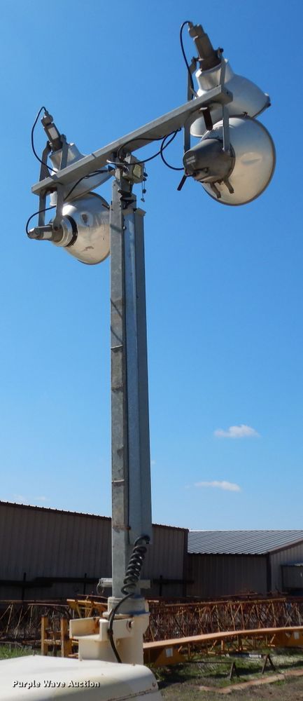 image for item GE9262 1999 Terex Amida AL4000 light plant