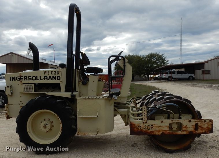 image for item GE9265 1997 Ingersoll Rand SD-40 single drum vibratory roller