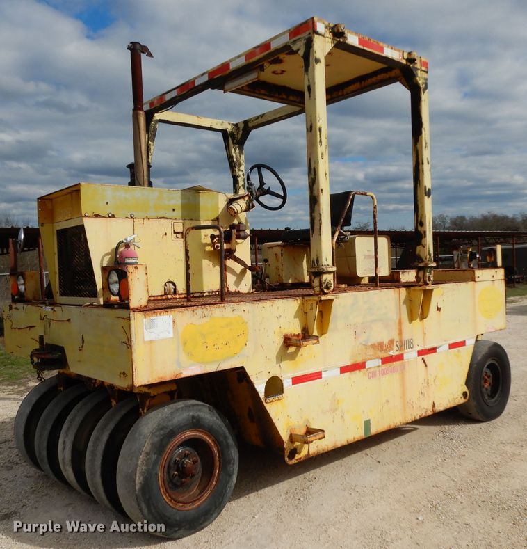 image for item GE9266 1992 Ferguson SP-1118 pneumatic roller