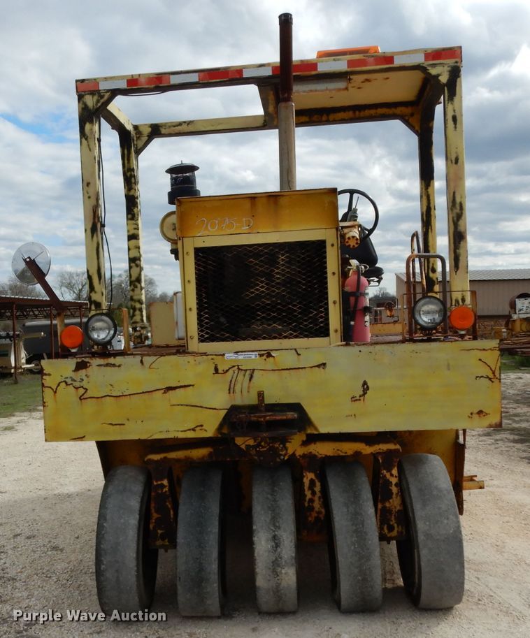 image for item GE9266 1992 Ferguson SP-1118 pneumatic roller