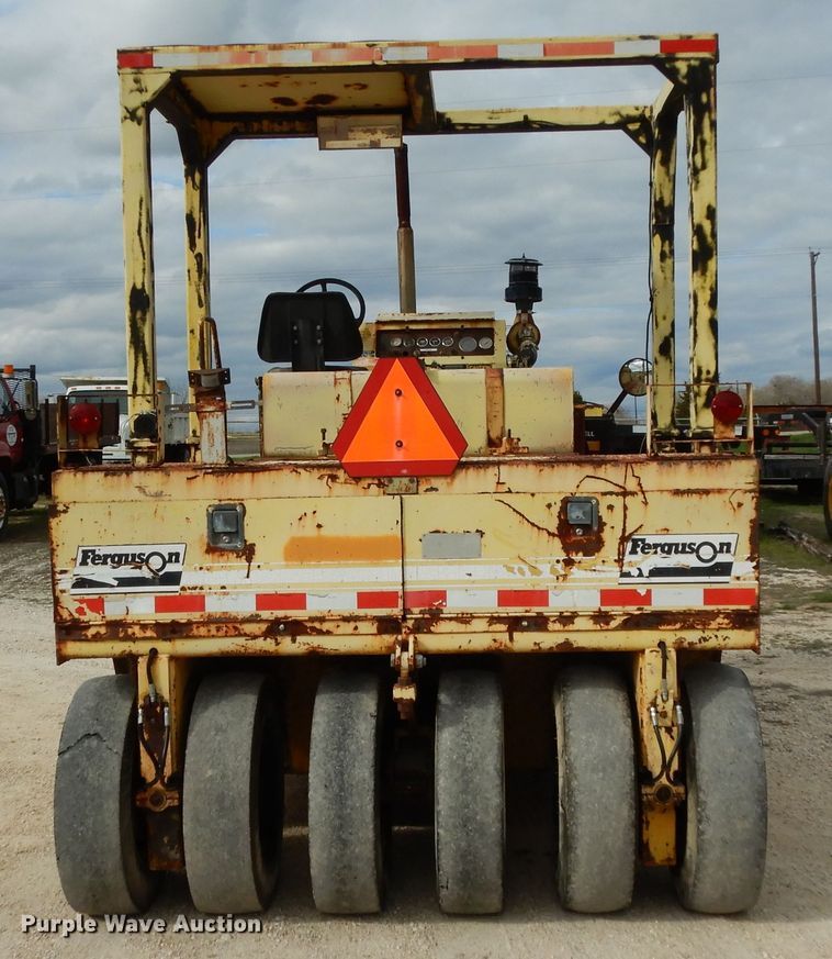 image for item GE9266 1992 Ferguson SP-1118 pneumatic roller