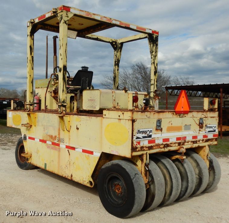 image for item GE9266 1992 Ferguson SP-1118 pneumatic roller