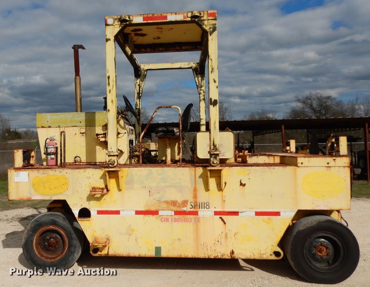 image for item GE9266 1992 Ferguson SP-1118 pneumatic roller