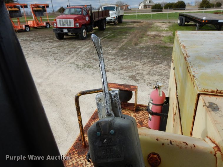 image for item GE9266 1992 Ferguson SP-1118 pneumatic roller