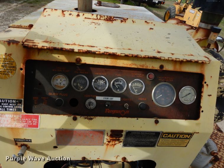 image for item GE9266 1992 Ferguson SP-1118 pneumatic roller