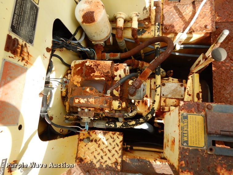 image for item GE9266 1992 Ferguson SP-1118 pneumatic roller