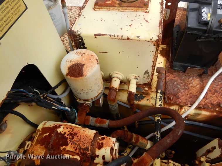 image for item GE9266 1992 Ferguson SP-1118 pneumatic roller