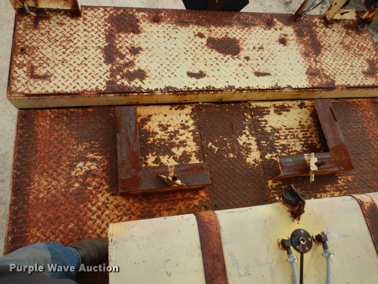 image for item GE9266 1992 Ferguson SP-1118 pneumatic roller