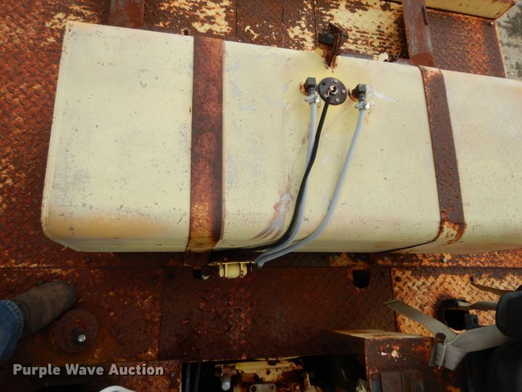 image for item GE9266 1992 Ferguson SP-1118 pneumatic roller