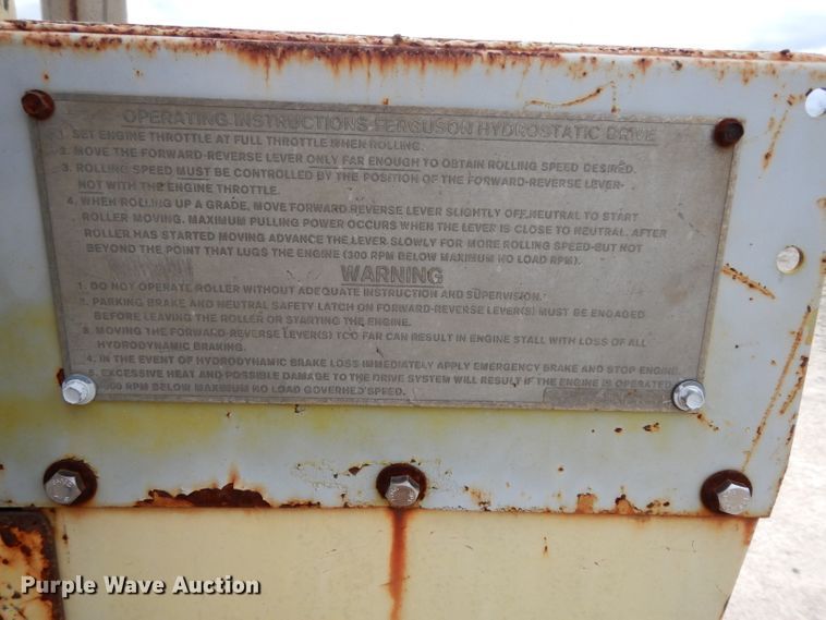 image for item GE9266 1992 Ferguson SP-1118 pneumatic roller