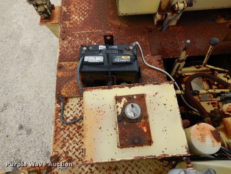 image for item GE9266 1992 Ferguson SP-1118 pneumatic roller