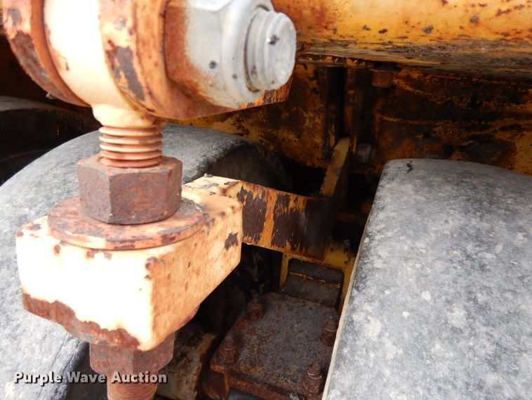 image for item GE9266 1992 Ferguson SP-1118 pneumatic roller