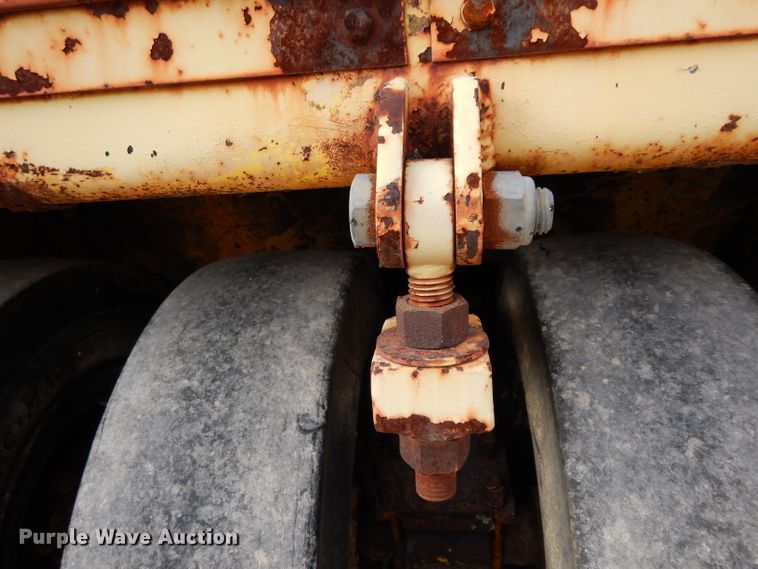 image for item GE9266 1992 Ferguson SP-1118 pneumatic roller