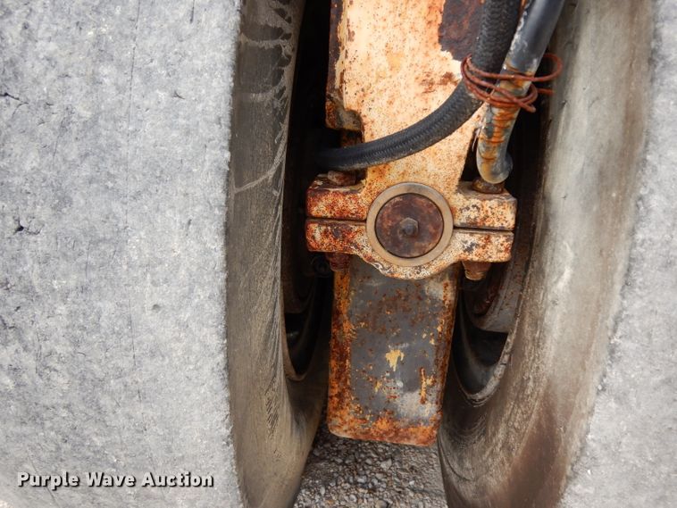 image for item GE9266 1992 Ferguson SP-1118 pneumatic roller