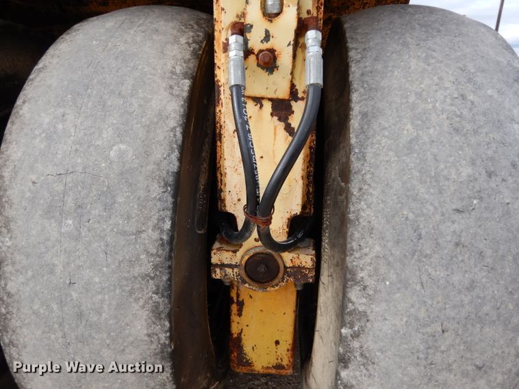 image for item GE9266 1992 Ferguson SP-1118 pneumatic roller