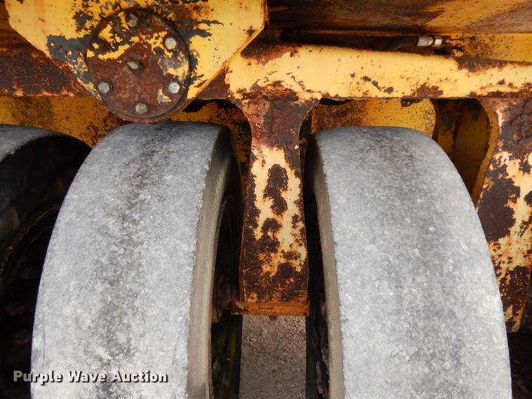 image for item GE9266 1992 Ferguson SP-1118 pneumatic roller