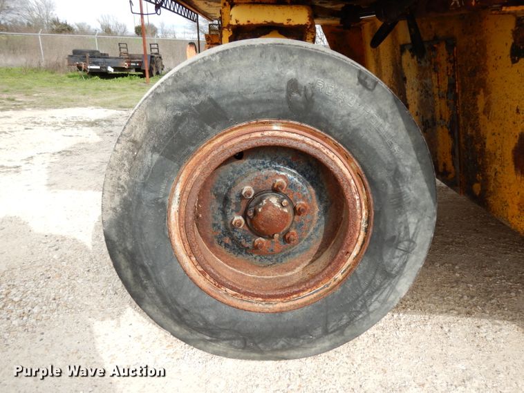 image for item GE9266 1992 Ferguson SP-1118 pneumatic roller