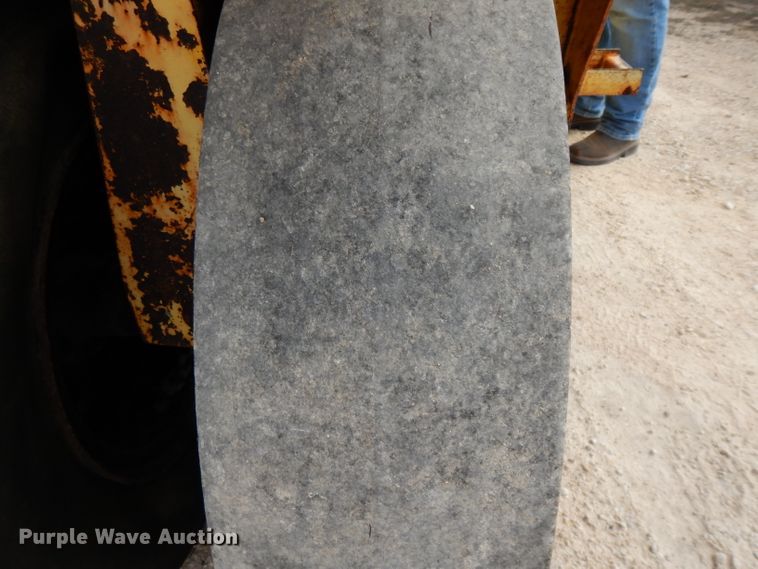 image for item GE9266 1992 Ferguson SP-1118 pneumatic roller