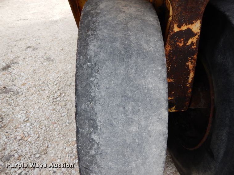 image for item GE9266 1992 Ferguson SP-1118 pneumatic roller