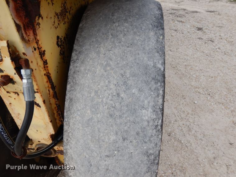 image for item GE9266 1992 Ferguson SP-1118 pneumatic roller