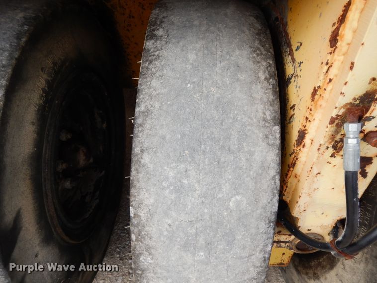 image for item GE9266 1992 Ferguson SP-1118 pneumatic roller