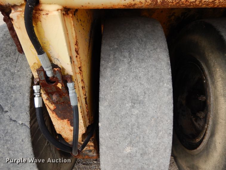 image for item GE9266 1992 Ferguson SP-1118 pneumatic roller