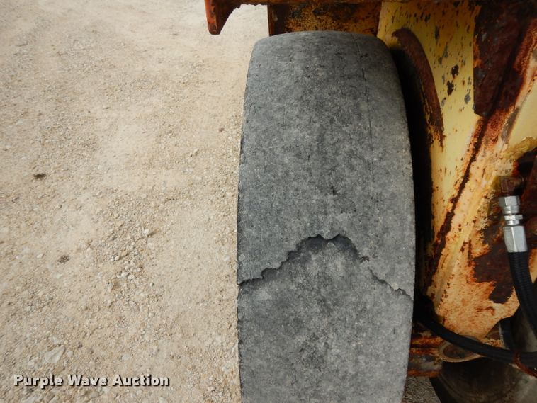 image for item GE9266 1992 Ferguson SP-1118 pneumatic roller