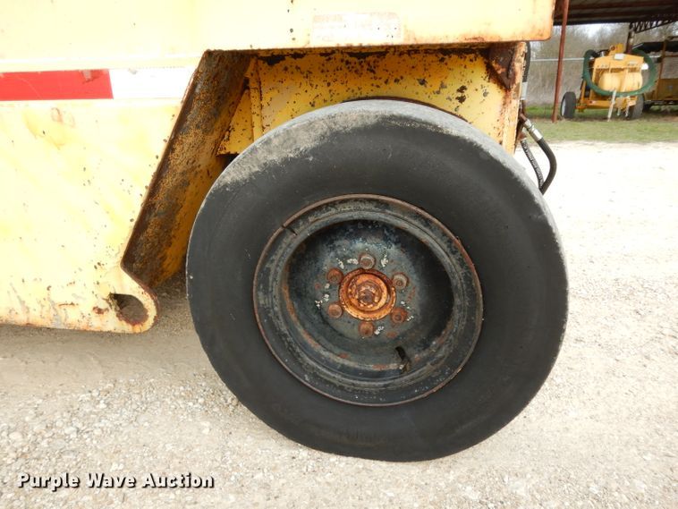 image for item GE9266 1992 Ferguson SP-1118 pneumatic roller