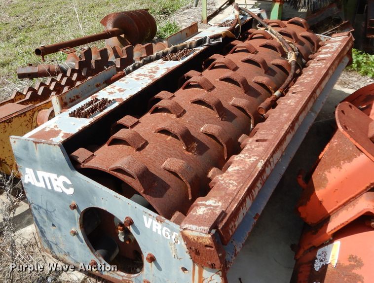 image for item GE9269 Alitec VR66A skid steer compactor