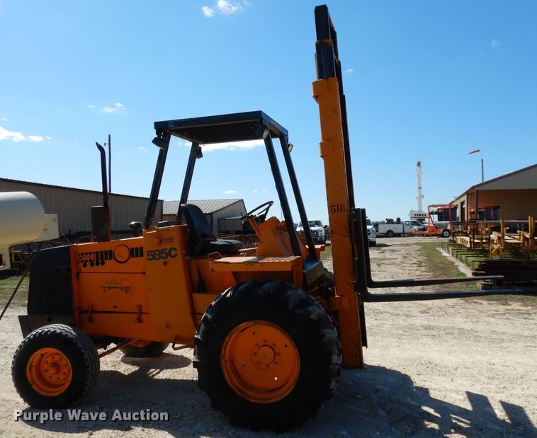 image for item GE9271 1979 Case 585C forklift