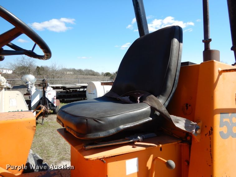 image for item GE9271 1979 Case 585C forklift