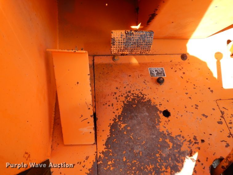 image for item GE9271 1979 Case 585C forklift